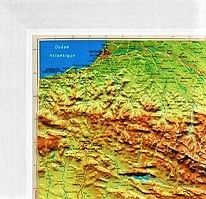 Cadre blanc pour la carte Massif des Pyrénées (32X62 cm)