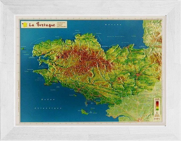 Carte en relief de la Bretagne avec son cadre 